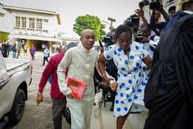 Former CBN governor Godwin Emefiele being led to Court by a prosecution officer